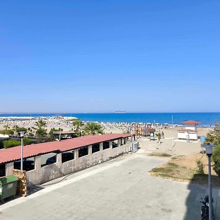 13 Sandy Beach Mackenzie Lárnaca Exterior foto